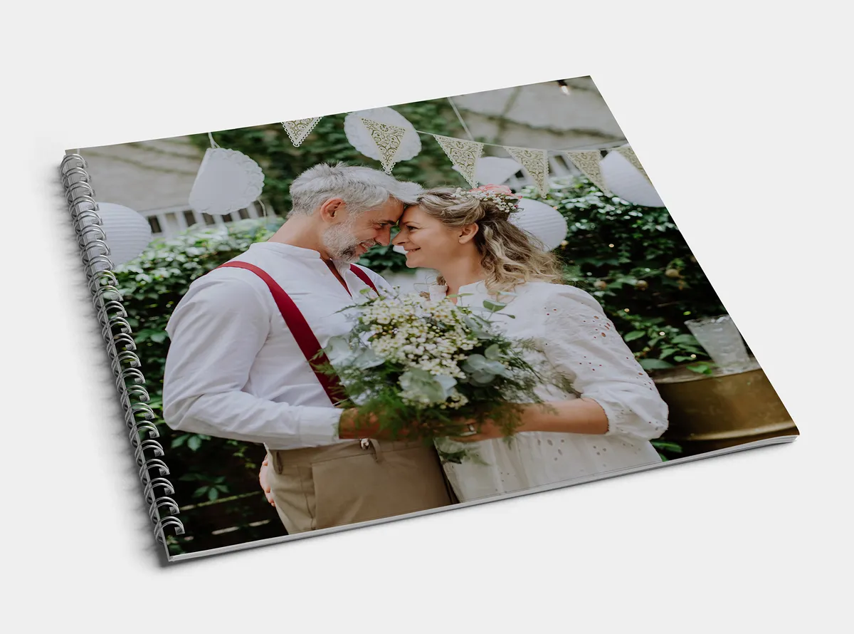 Fotobuch Spiralbindung 20x20 | Hochzeitsfoto von einem älteren Paar