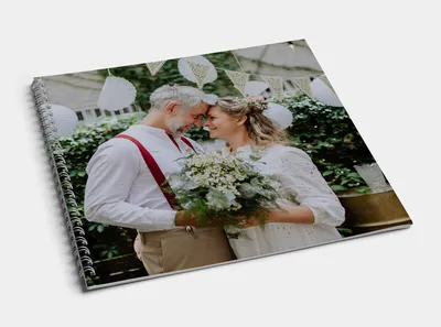 Foglio Quadrato Bianco A Spirale Bianco Isolato Su Fondo Bianco